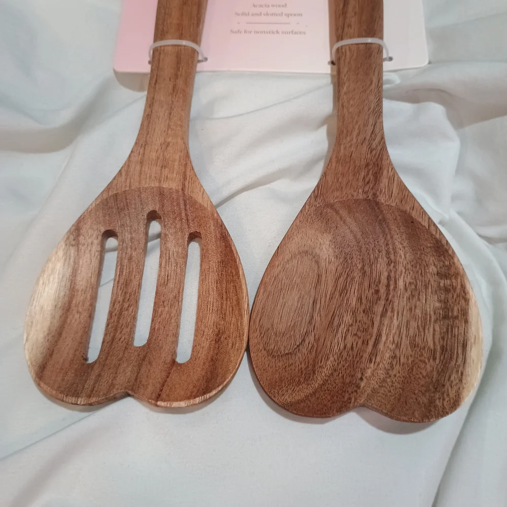 New Paris Hilton Brown Wooden Heart Shaped Spoon 2 Set